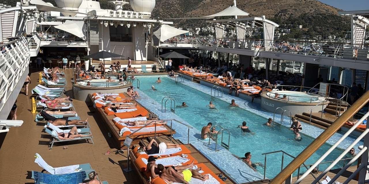 bodruma demirleyen kruvaziyer 2 bin 545 turist getirdi CaJqvcis