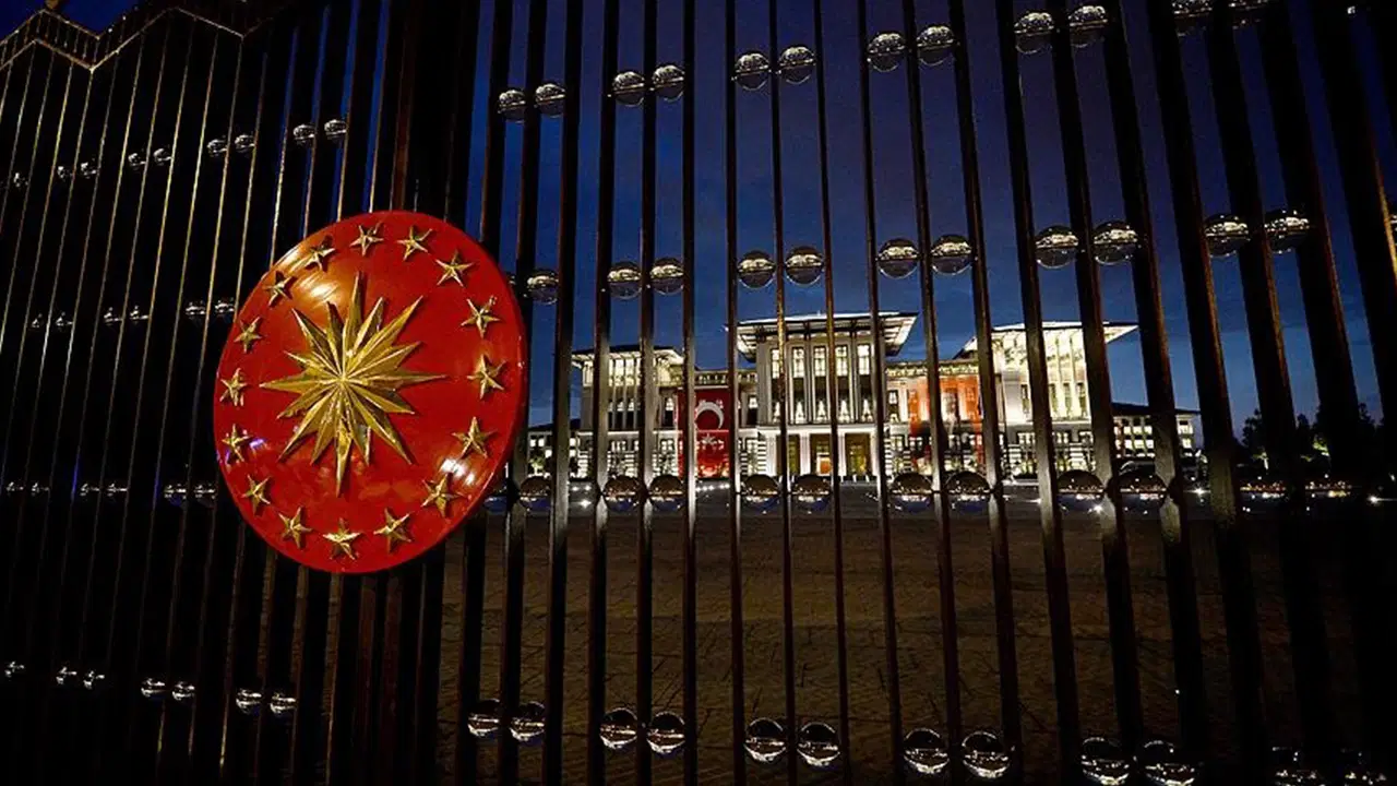 chpli isim ortaya koydu cumhurbaskanligi gunde 2 bin 25 yilda 739 bin 467 asgari ucret harcamis UF613VgL