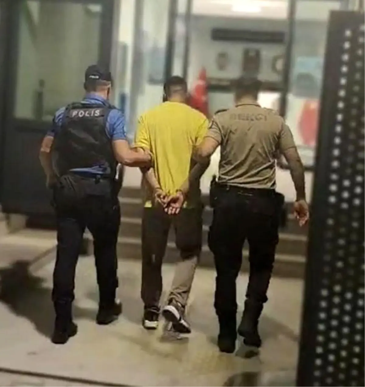 izmirde firari suclu yakalandi nOqB4NOi