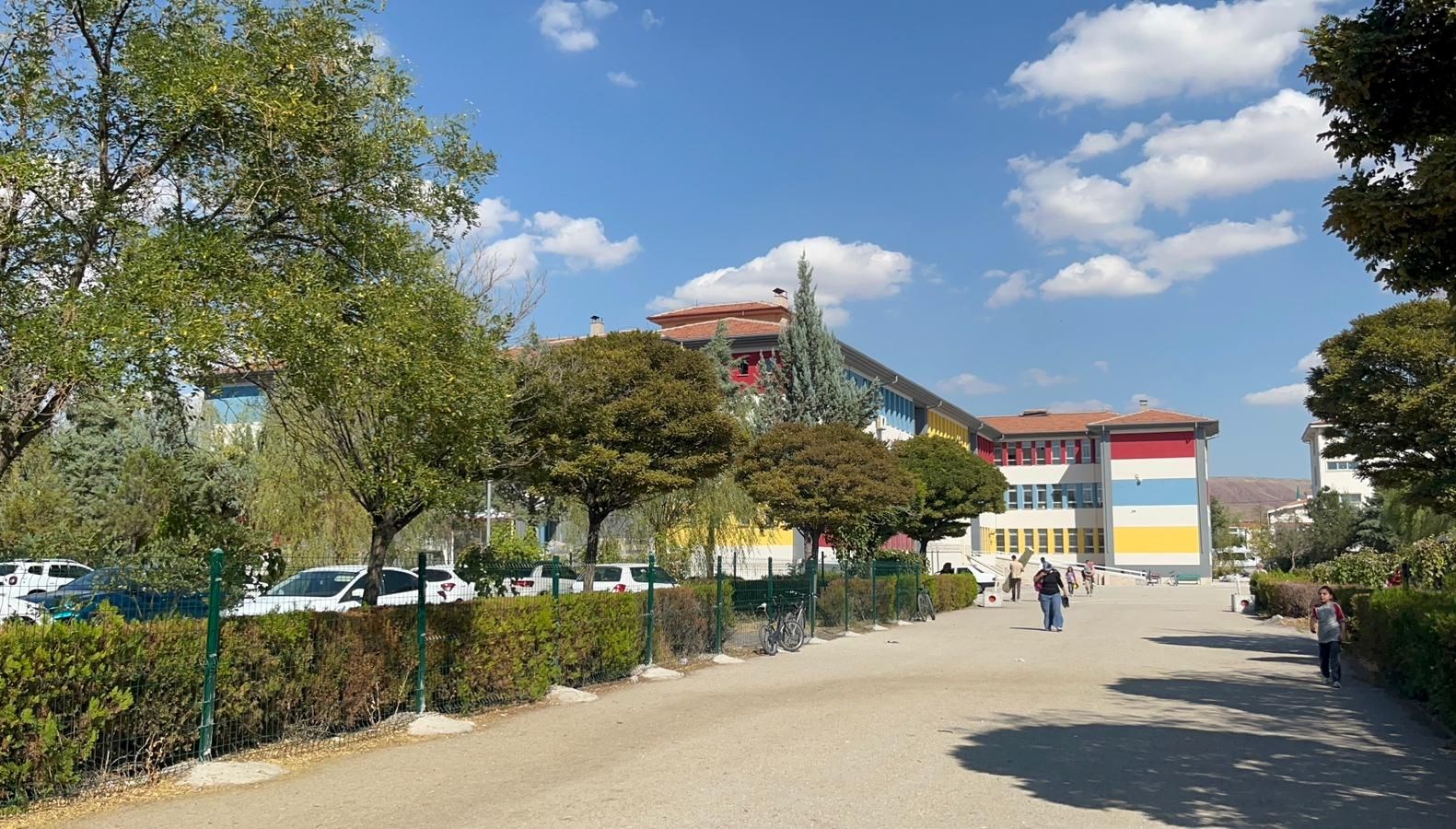 okul muduru darbedildi A9W6mXUg