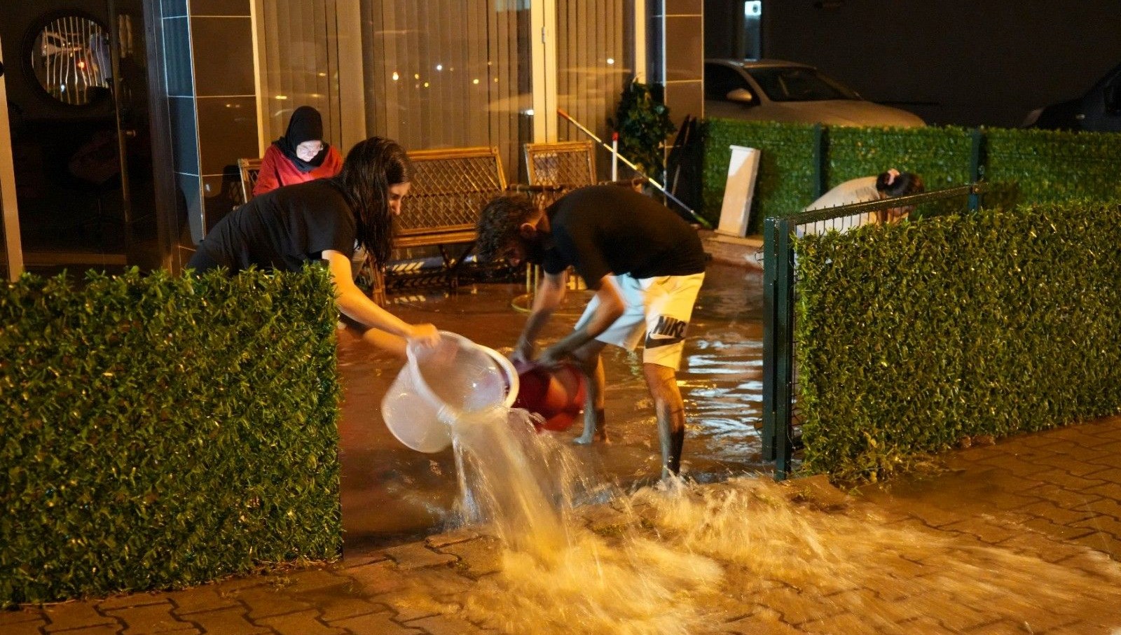 samsunda saganak hayati felc etti baziev ve is yerlerini su basti 2gc2SiFR