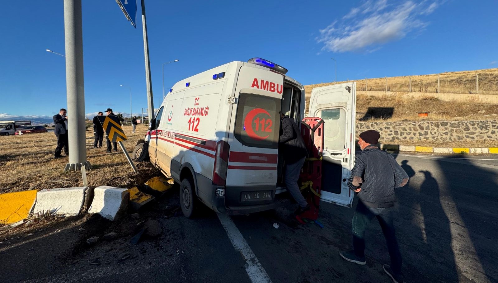agrida ambulanskazaya karisti 2si agir 7 yarali yayF1vlL.jpg