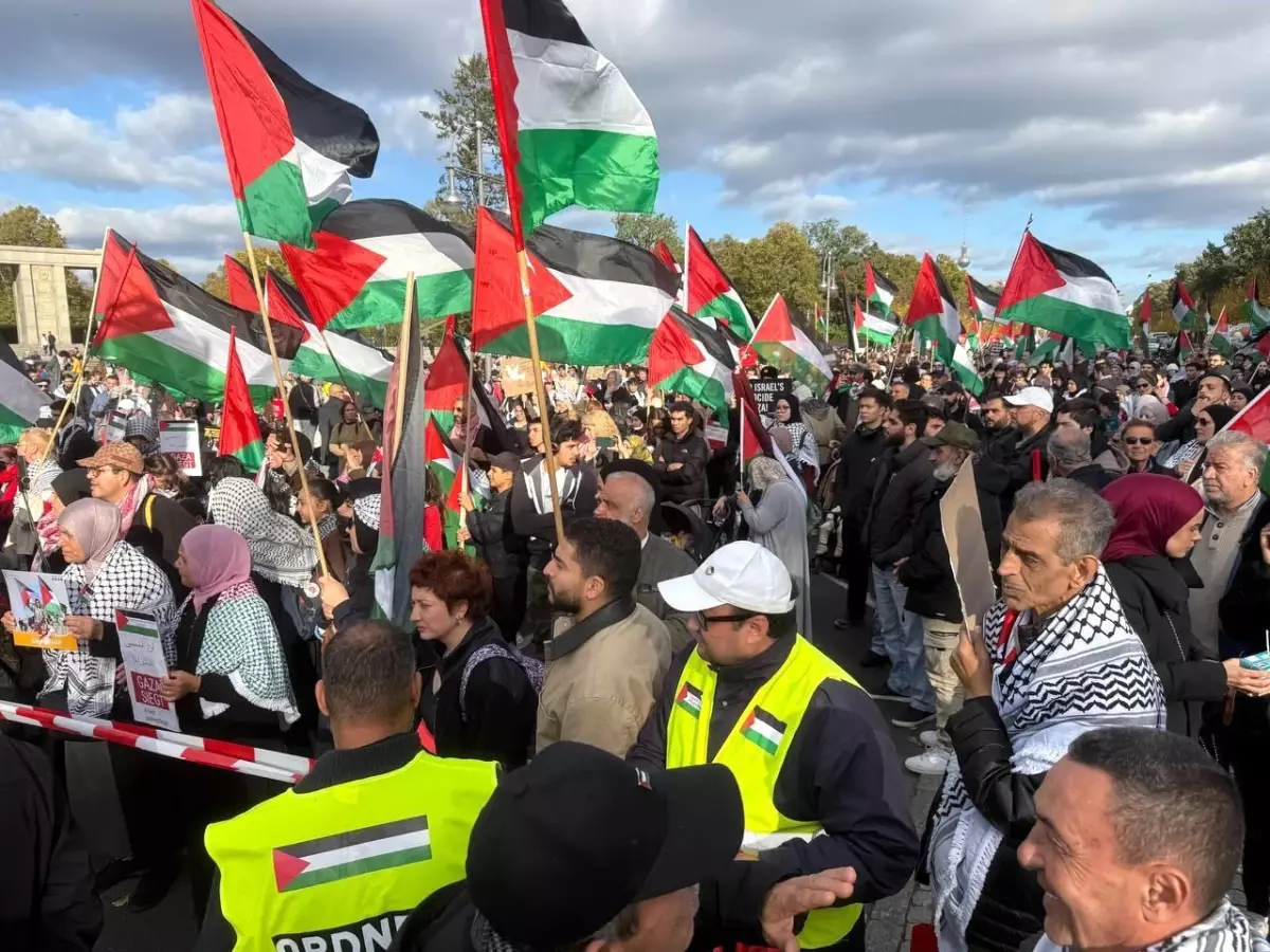 berlinde filistin icin buyuk gosteri 16 bin kisi bir araya geldi jIXf5vjN.jpg