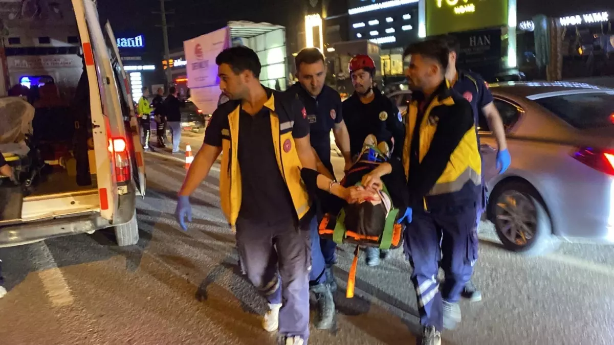 inegolde zincirleme trafik kazasi 3 yarali JKH9bN1a.jpg