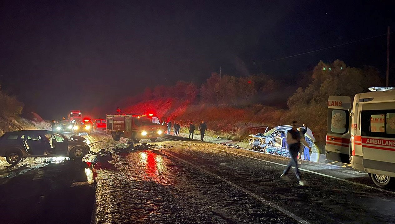 otomobil kazada alev aldi kari koca oldu 3 kisi yaralandi NXGx61xg.jpg