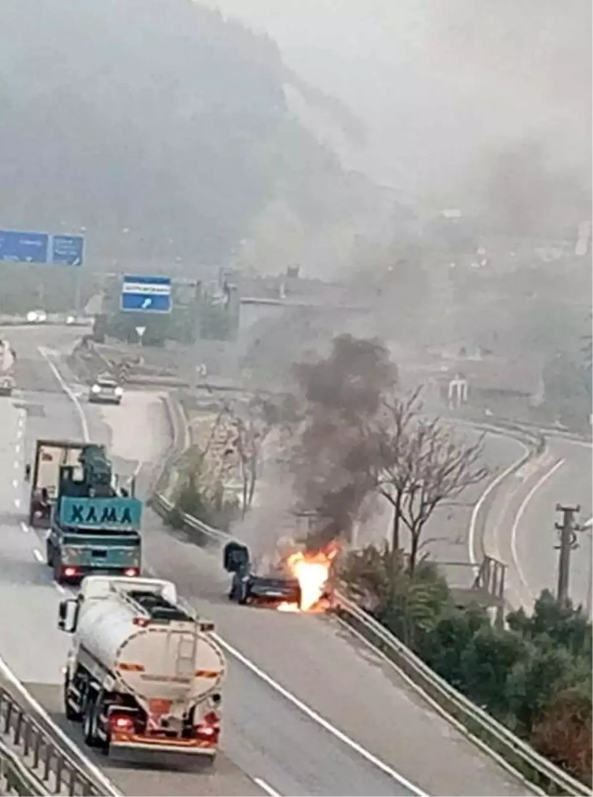 pamukovada seyir halindeki otomobil alev aldi IWHmjESl.jpg