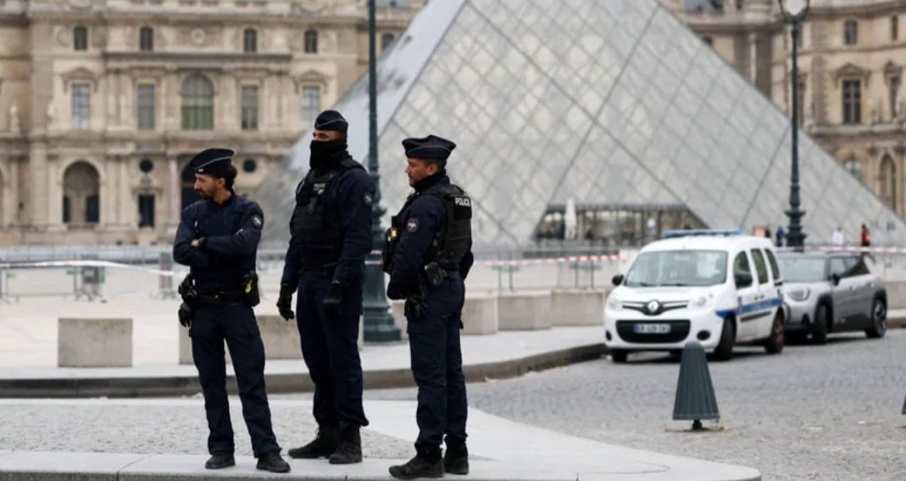 tarihi louvre soygununu yapanlar dusuk profilli cikti VhuLLAL8.jpg
