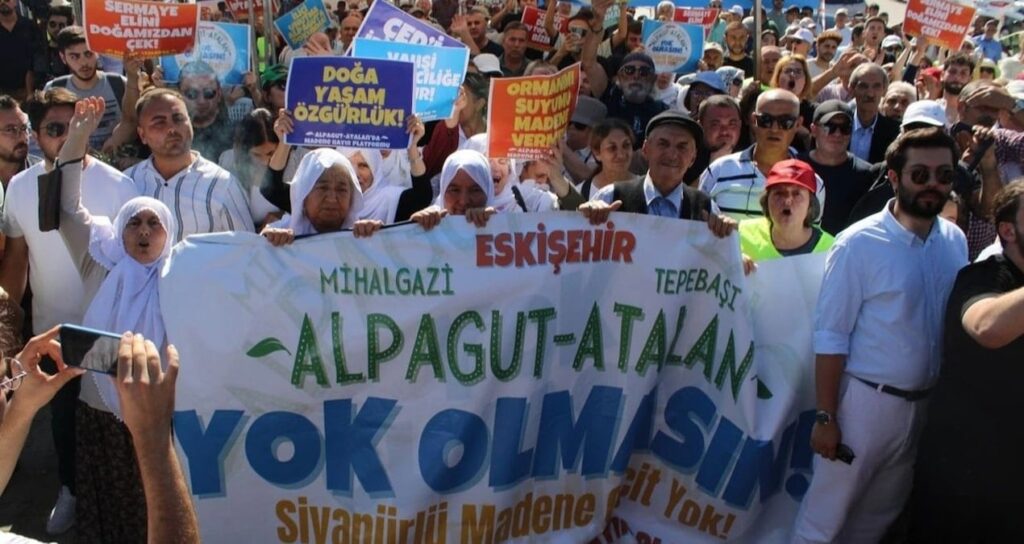 cengiz-gitti-akrabasi-geldi-b2HguS2J