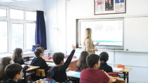 ogretmenlerin-il-ici-istege-bagli-yer-degistirme-takvimi-aciklandi-rI6JPvhE