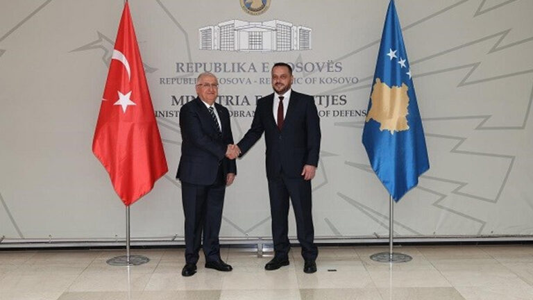 milli-savunma-bakani-guler-kosova-savunma-bakani-maqedonci-ile-gorustu-fVseAI9u